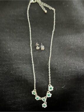 Vintage Style Rhinestone Green Flower Necklace & Earrings Silver Tone